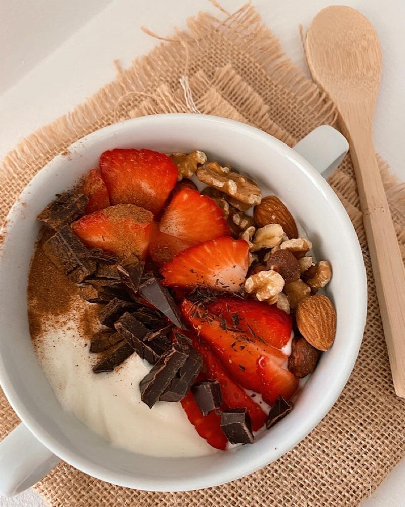 Alimenta el deseo: Recetas afrodisíacas para sentirte con más energía y vitalidad femenina / Bowl afrodisíaco de cacao, frutos rojos y nueces